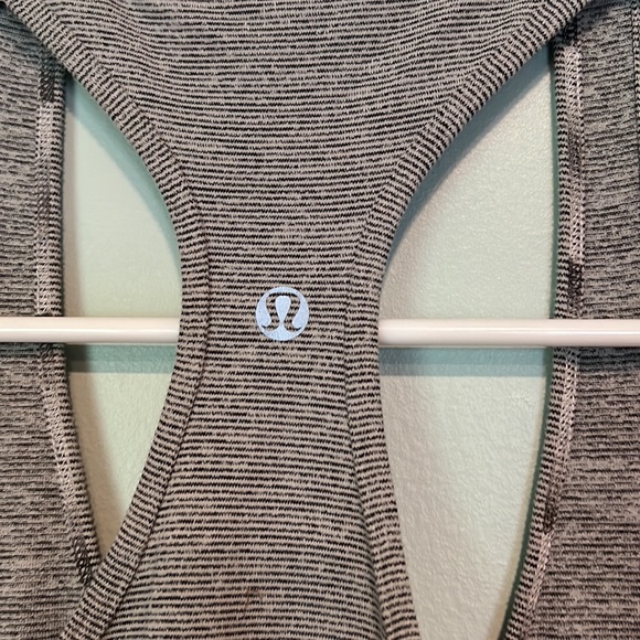 Lululemon Razor Back Tank 0082 - Picture 3 of 3